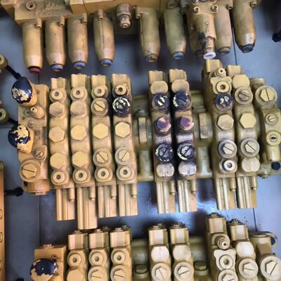 305.5 306 307 Hydrauliczny zawór sterujący główny Assy do części zamiennych koparek 298-2877 2982877 Zawór sterujący główny OEM