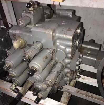 EC140B Assy hydraulicznego zaworu sterującego do części zamiennych koparek UX22-151 VOE 14514858 dystrybutor