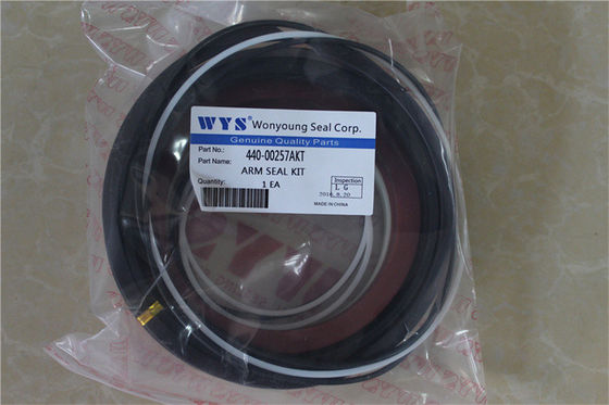 Belparts Spare Parts SL300LC-V 440-00257AKT Zestaw uszczelek siłownika ramienia do koparki gąsienicowej